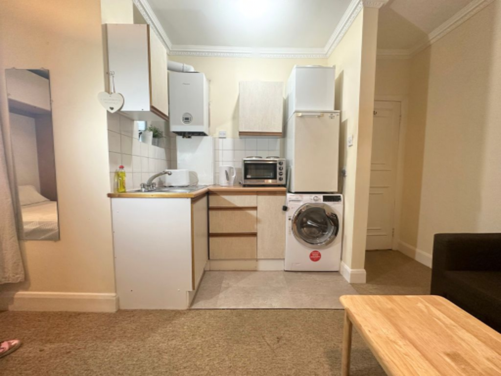 Flat in London, United Kingdom, 26 m² - picture 3