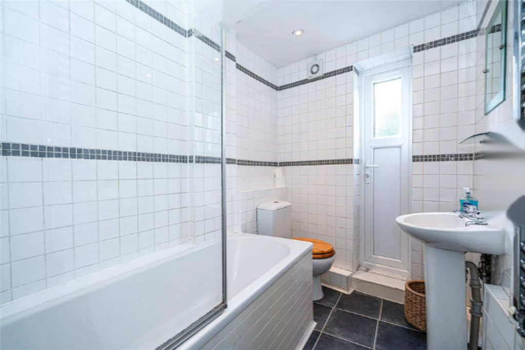 Flat in London, United Kingdom, 35 m² - picture 3