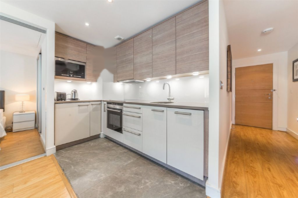 Flat in London, United Kingdom, 38 m² - picture 3