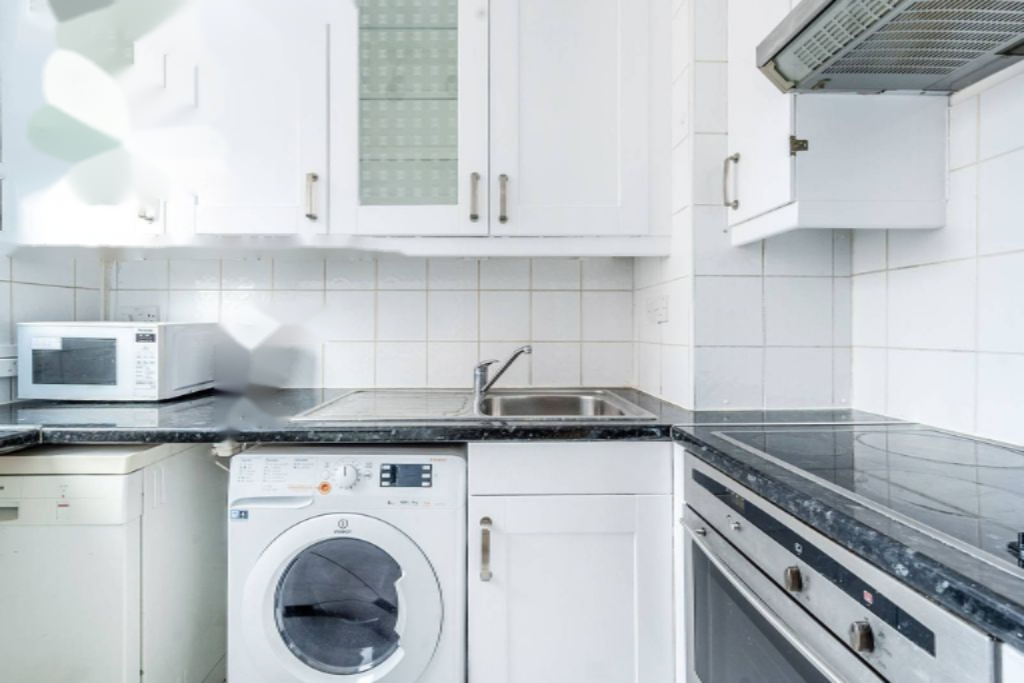 Flat in London, United Kingdom, 29 m² - picture 3