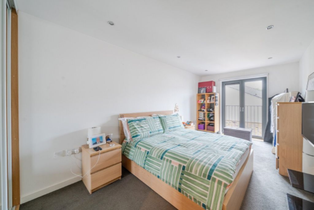 Flat in London, United Kingdom, 56 m² - picture 3