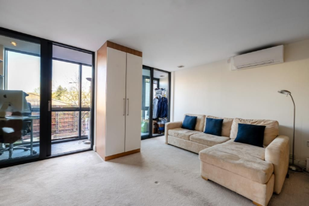 Flat in London, United Kingdom, 38 m² - picture 3