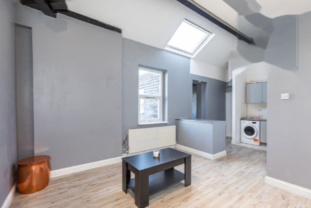 Flat in London, United Kingdom, 42 m² - picture 3