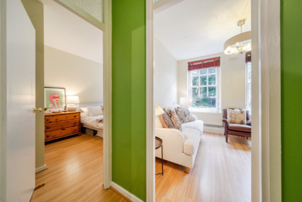 Flat in London, United Kingdom, 44 m² - picture 3