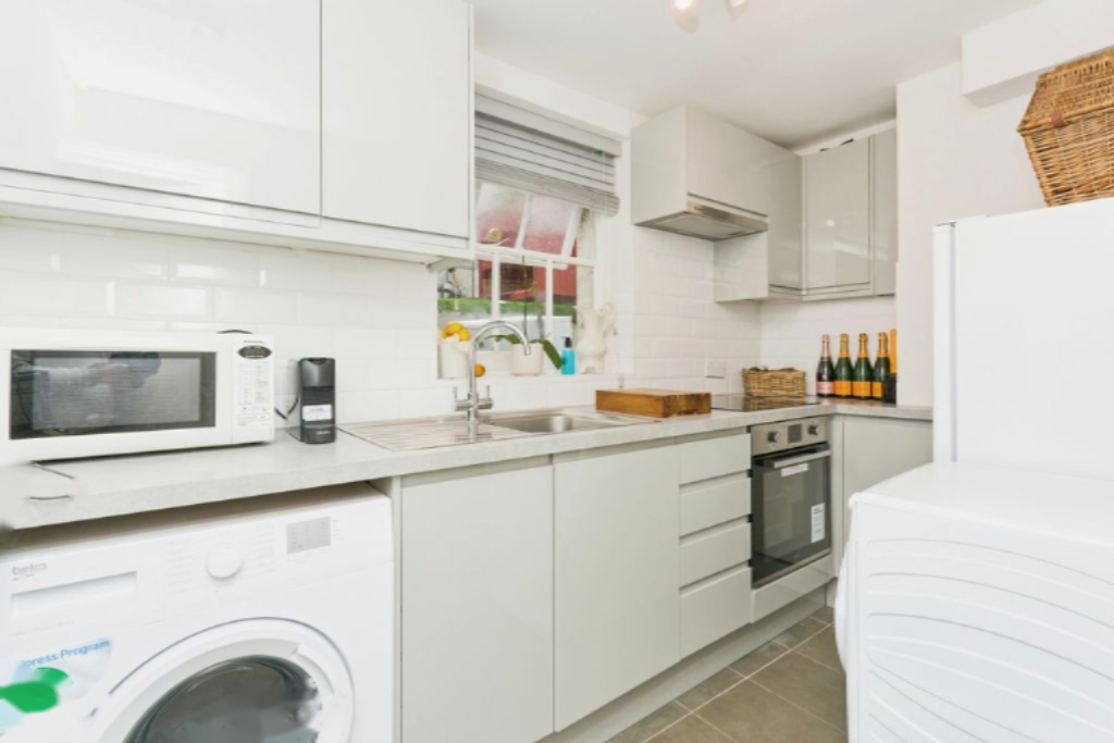 Flat in London, United Kingdom, 50 m² - picture 3