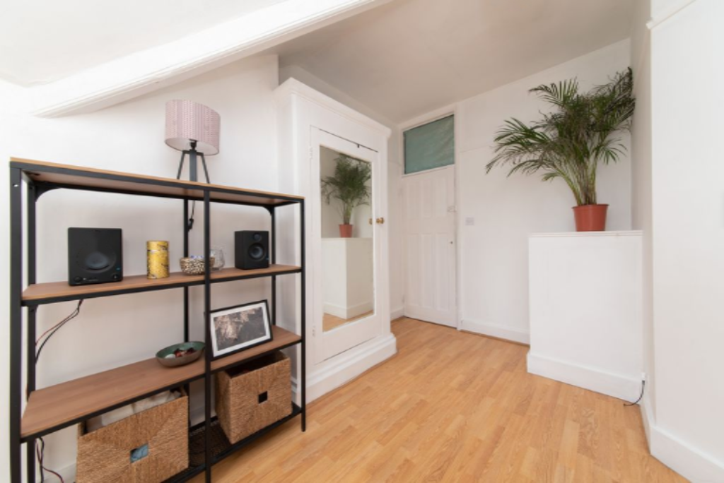 Flat in London, United Kingdom, 32 m² - picture 3