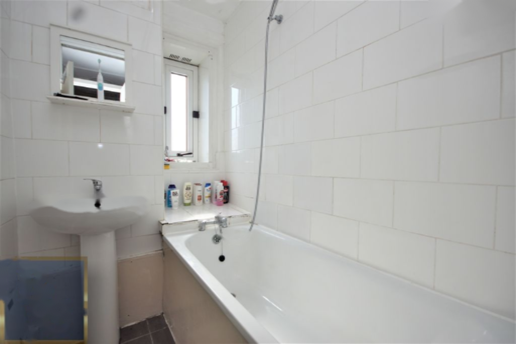 Flat in London, United Kingdom, 64 m² - picture 3