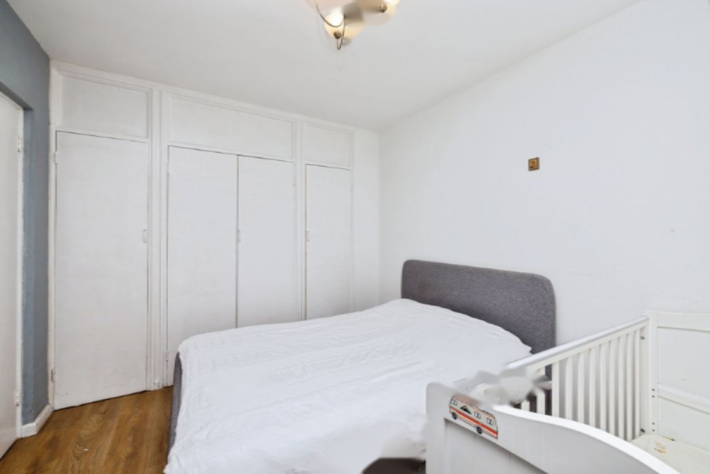 Flat in London, United Kingdom, 42 m² - picture 3