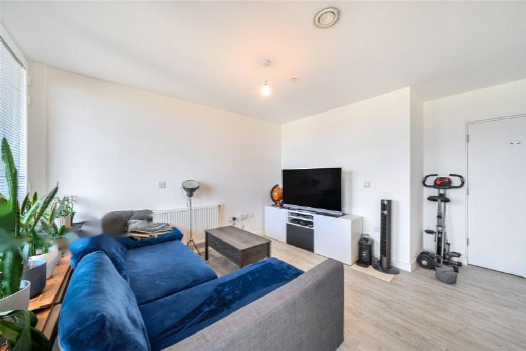 Flat in London, United Kingdom, 74 m² - picture 3