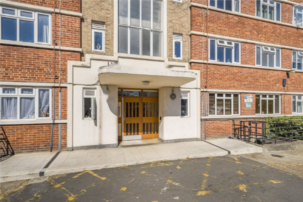 Flat in London, United Kingdom, 27 m² - picture 3