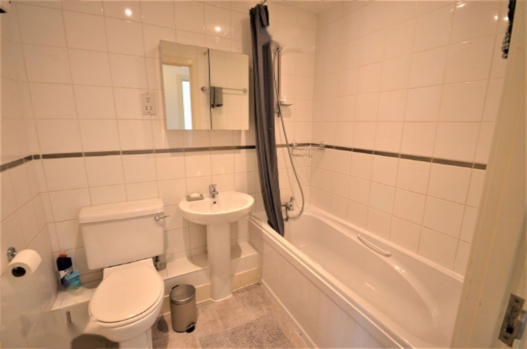 Flat in London, United Kingdom, 56 m² - picture 3