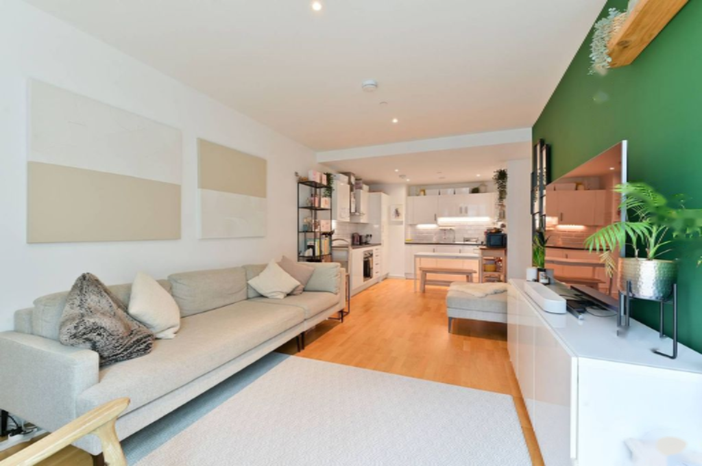 Flat in London, United Kingdom, 76 m² - picture 4