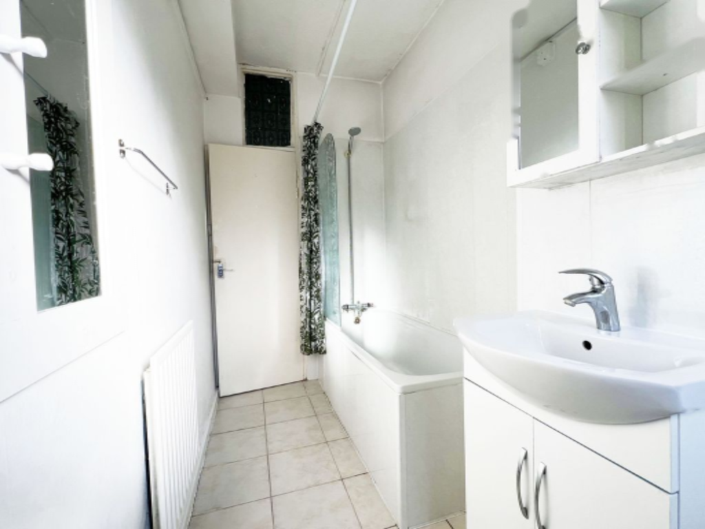 Flat in London, United Kingdom, 68 m² - picture 4