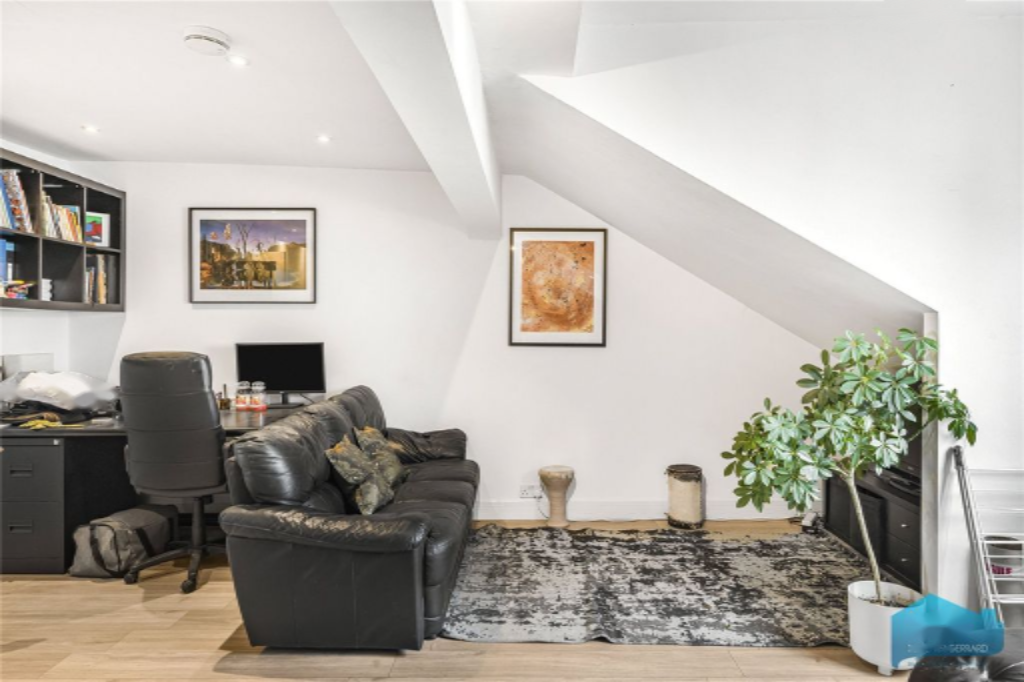 Flat in London, United Kingdom, 44 m² - picture 4