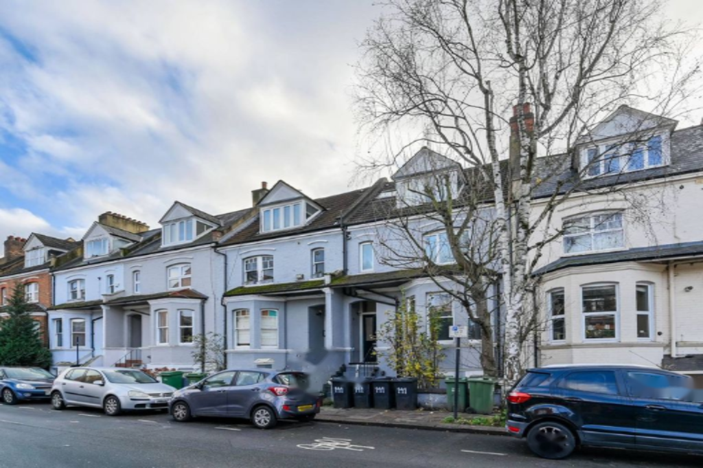 Flat in London, United Kingdom - picture 4