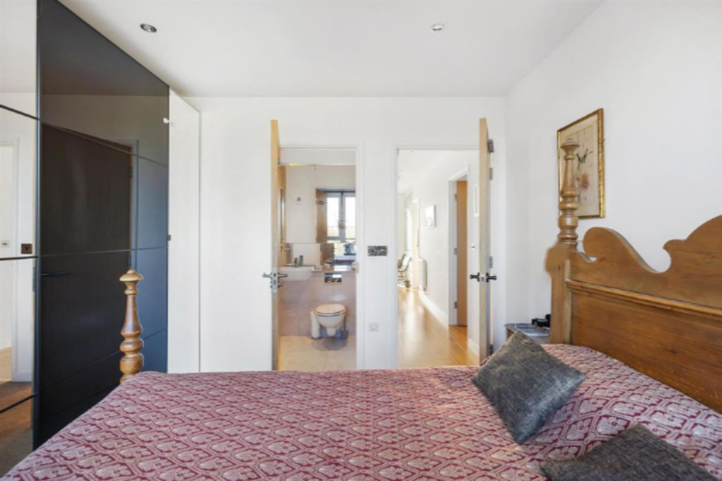 Flat in London, United Kingdom, 72 m² - picture 4