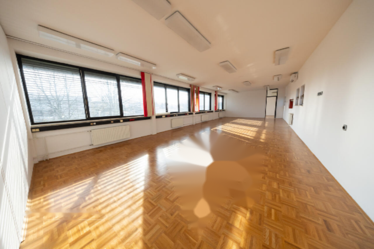 Oficina en Liubliana, Eslovenia, 1 098 m² - imagen 4