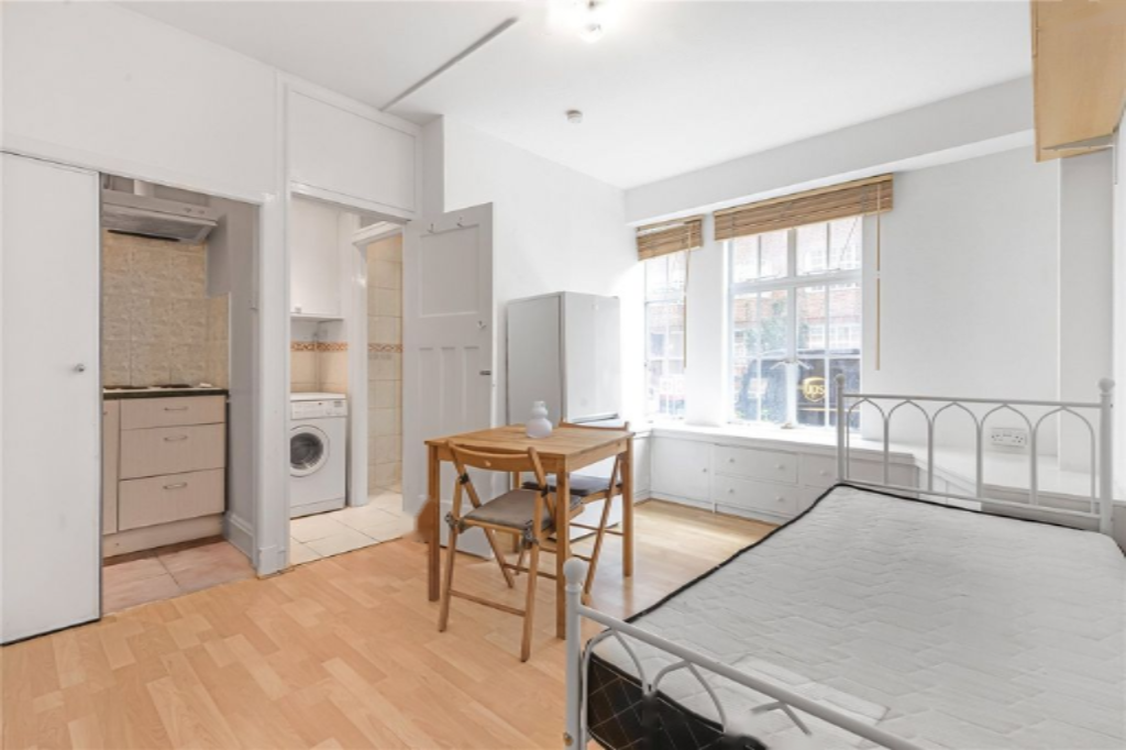 Flat in London, United Kingdom - picture 5