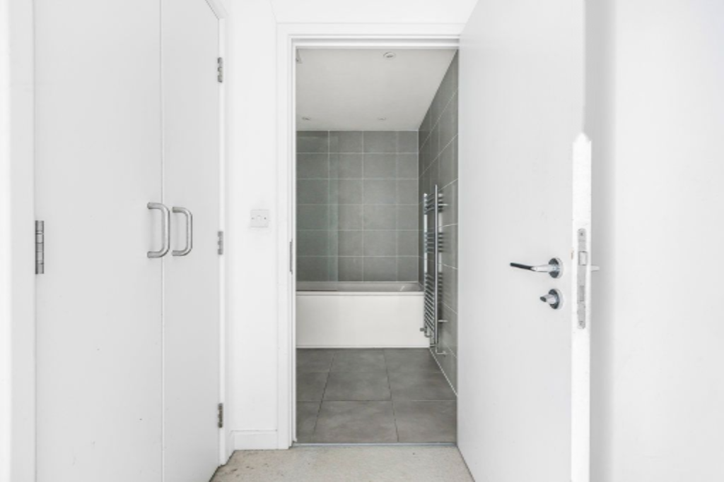 Flat in London, United Kingdom, 44 m² - picture 5