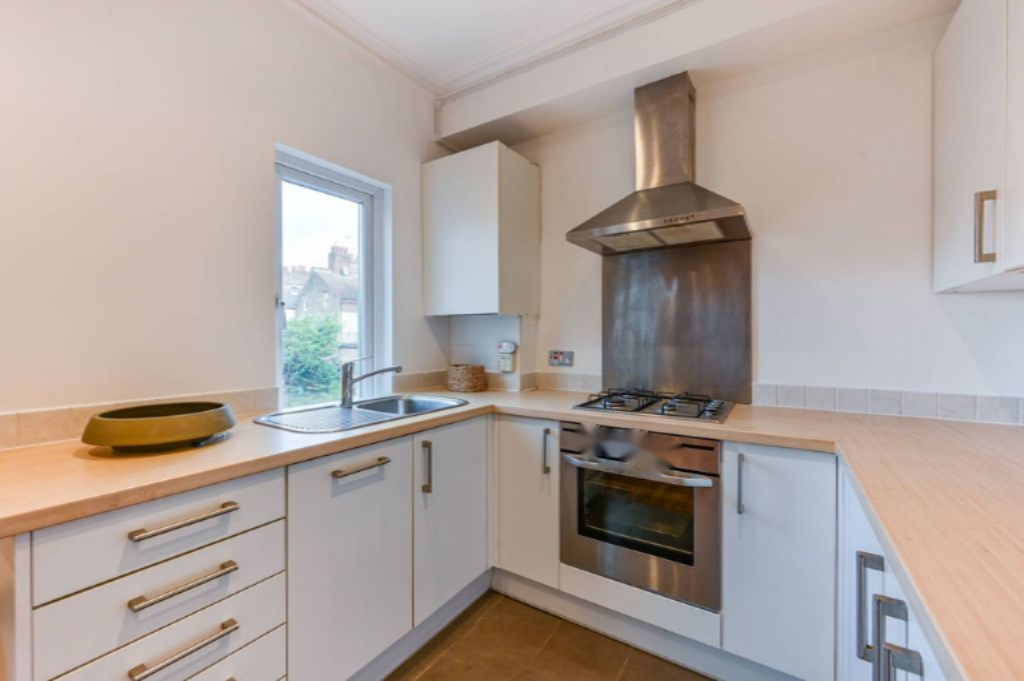 Flat in London, United Kingdom - picture 6