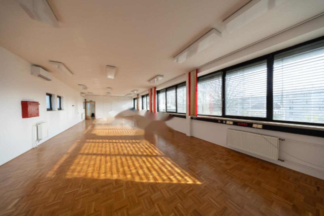 Oficina en Liubliana, Eslovenia, 1 098 m² - imagen 6