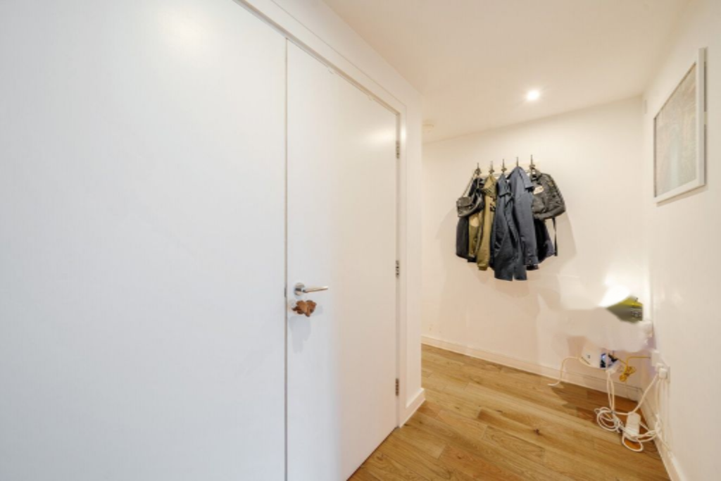 Flat in London, United Kingdom, 56 m² - picture 6