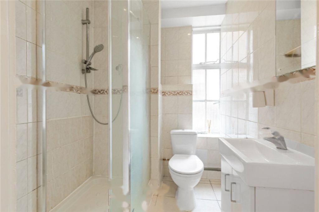 Flat in London, United Kingdom - picture 6