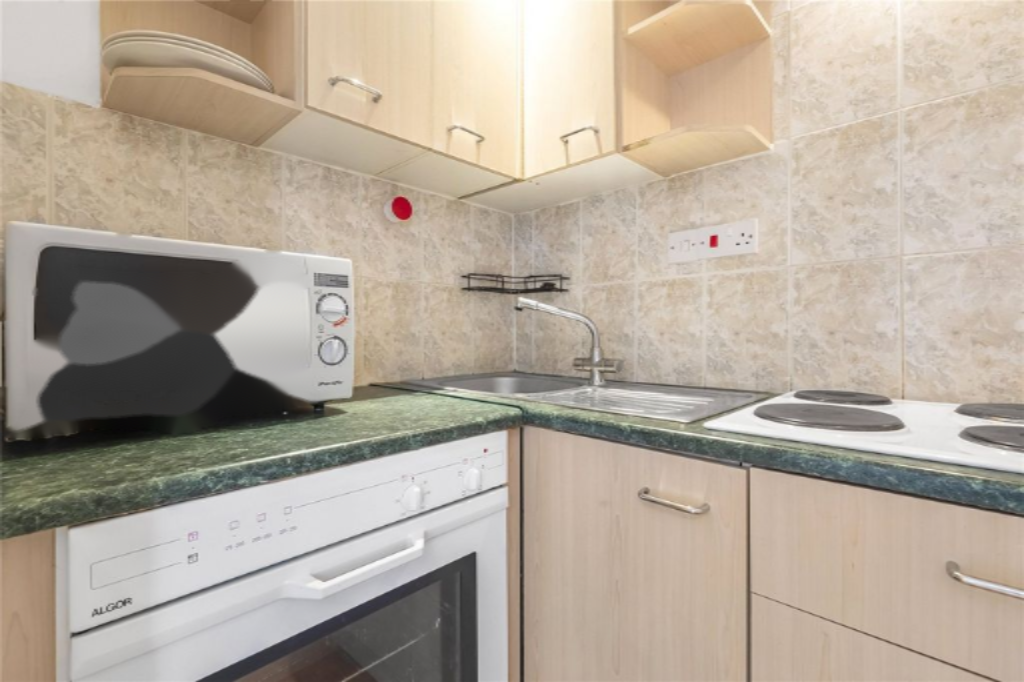 Flat in London, United Kingdom - picture 7