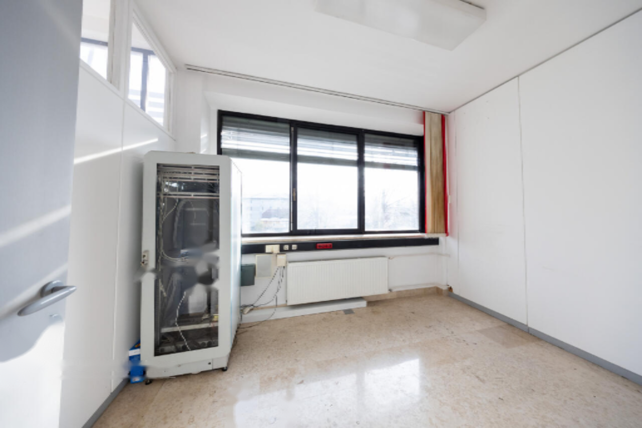 Oficina en Liubliana, Eslovenia, 1 098 m² - imagen 7