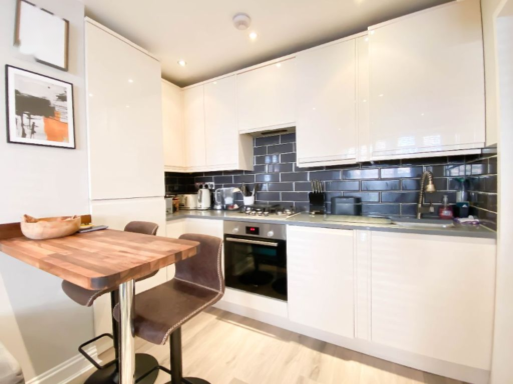 Flat in London, United Kingdom, 44 m² - picture 7