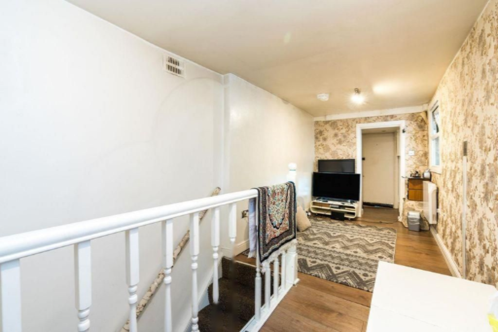 Flat in London, United Kingdom, 92 m² - picture 7