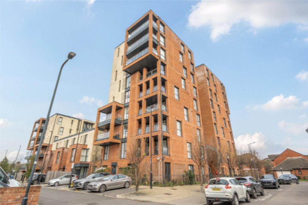 Flat in London, United Kingdom, 74 m² - picture 7