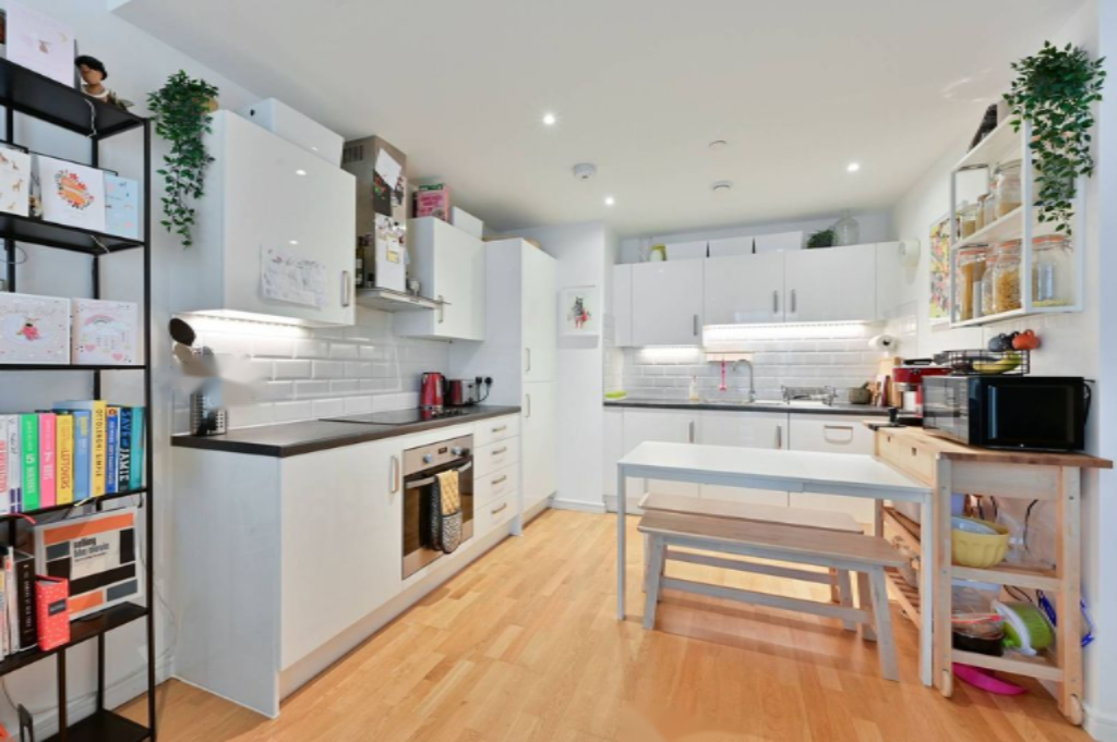 Flat in London, United Kingdom, 76 m² - picture 8