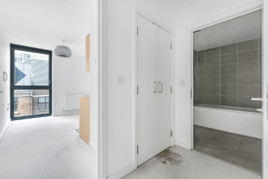 Flat in London, United Kingdom, 44 m² - picture 8