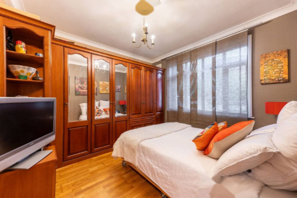 Flat in London, United Kingdom, 55 m² - picture 8