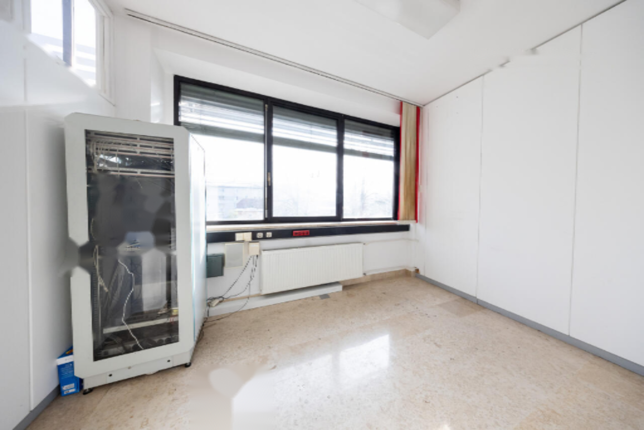 Oficina en Liubliana, Eslovenia, 1 098 m² - imagen 8