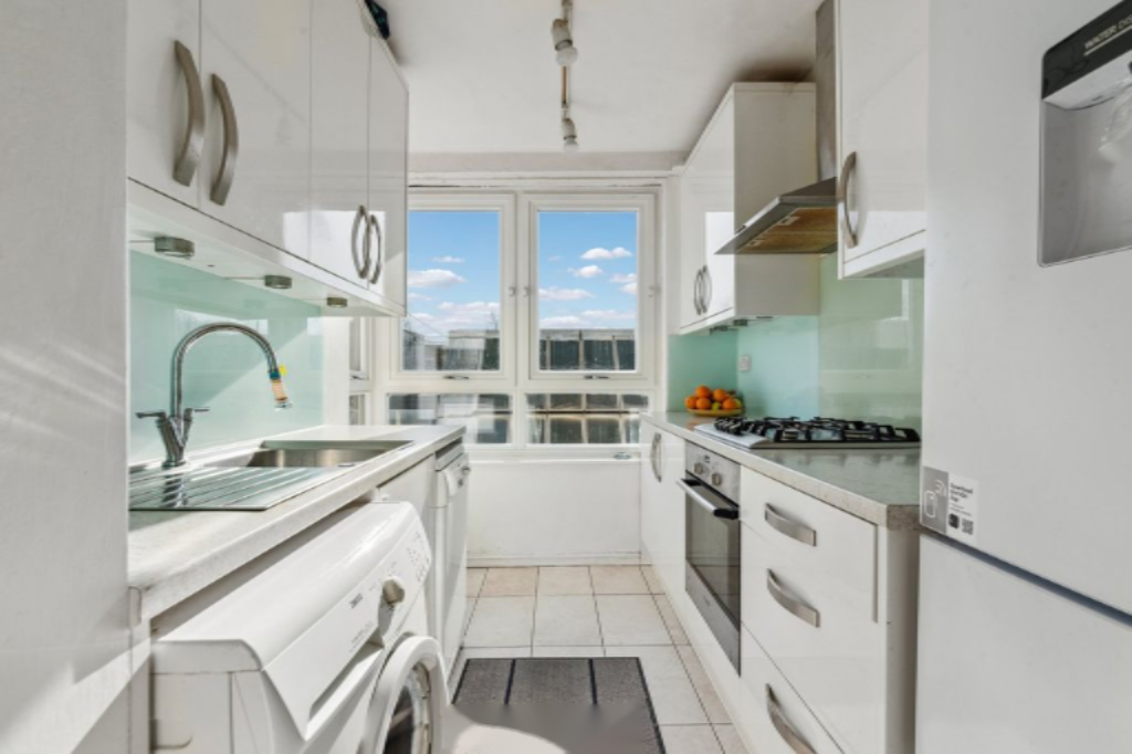 Flat in London, United Kingdom, 59 m² - picture 8