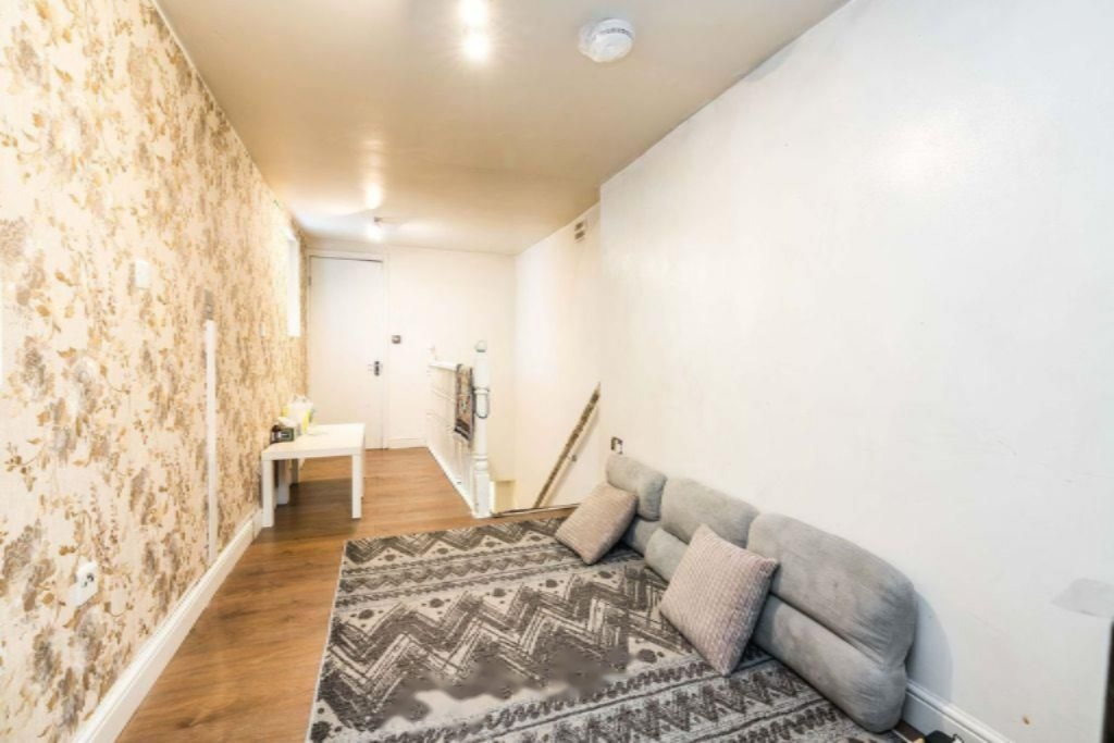 Flat in London, United Kingdom, 92 m² - picture 9