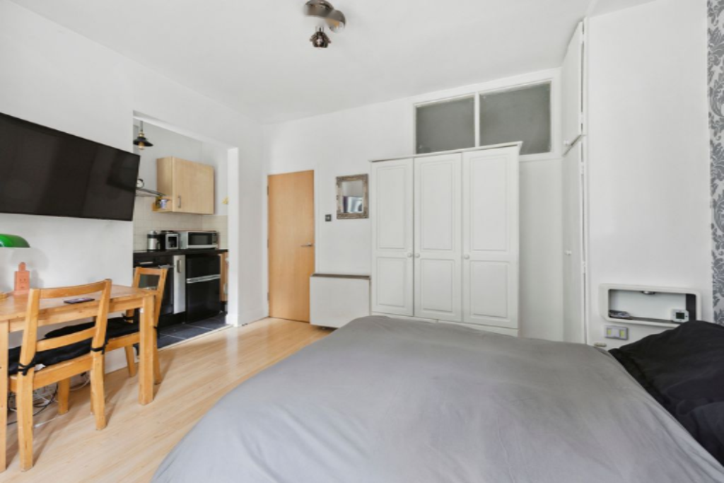 Flat in London, United Kingdom, 24 m² - picture 9
