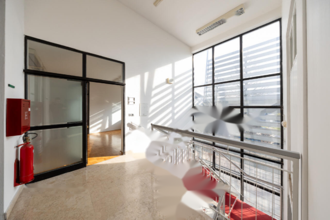 Oficina en Liubliana, Eslovenia, 1 098 m² - imagen 9