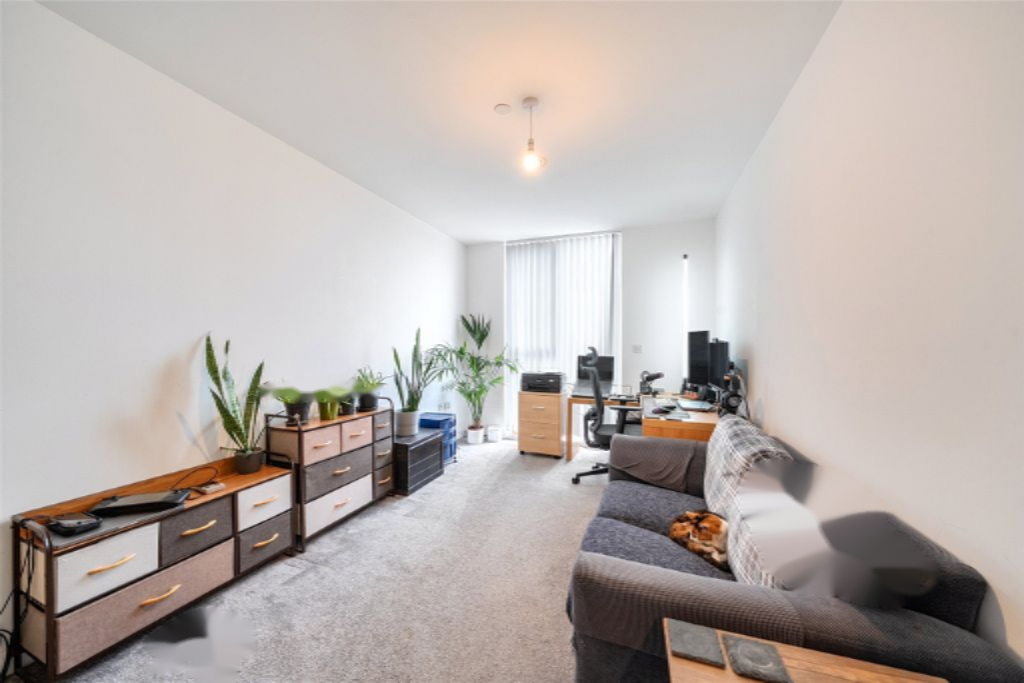 Flat in London, United Kingdom, 74 m² - picture 10