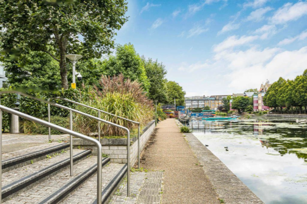 Flat in London, United Kingdom, 44 m² - picture 10