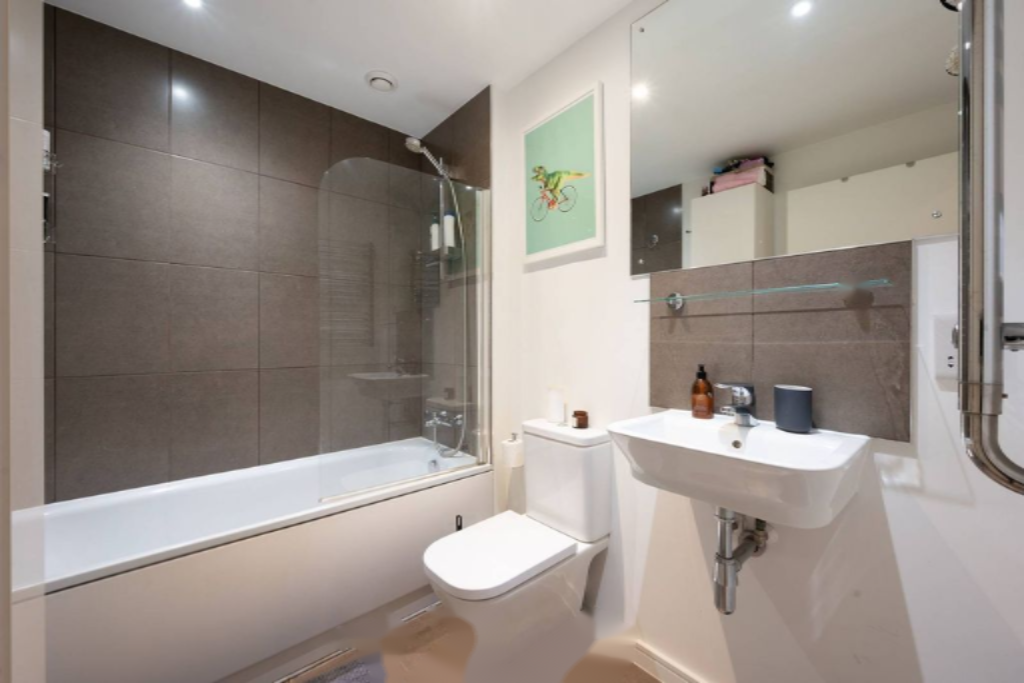 Flat in London, United Kingdom, 76 m² - picture 11