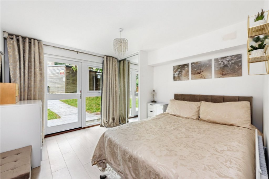 Flat in London, United Kingdom, 47 m² - picture 11