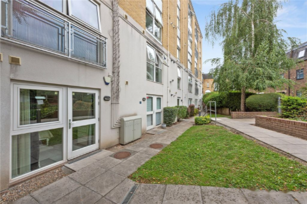 Flat in London, United Kingdom, 47 m² - picture 12