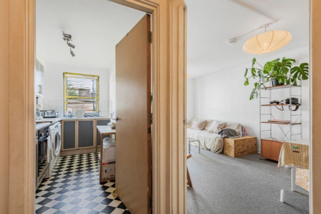 Flat in London, United Kingdom, 51 m² - picture 12