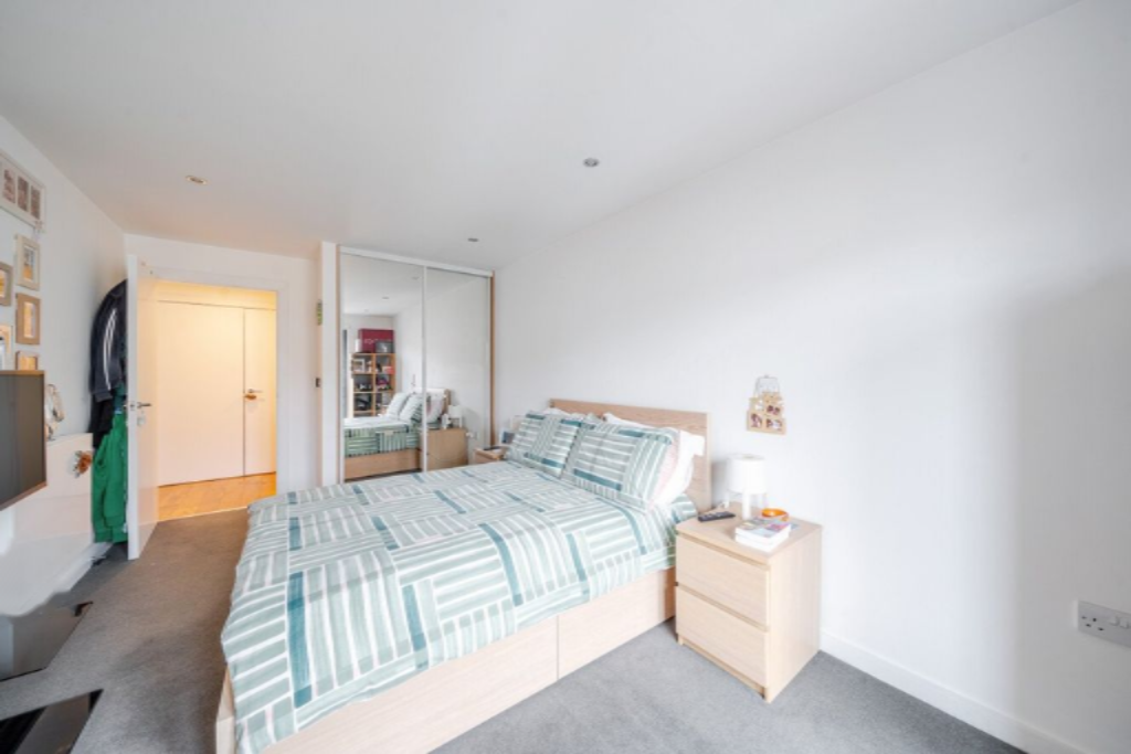 Flat in London, United Kingdom, 56 m² - picture 12