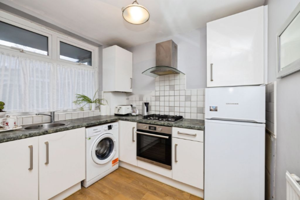 Flat in London, United Kingdom, 42 m² - picture 13