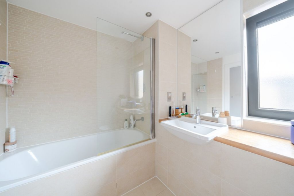 Flat in London, United Kingdom, 56 m² - picture 13