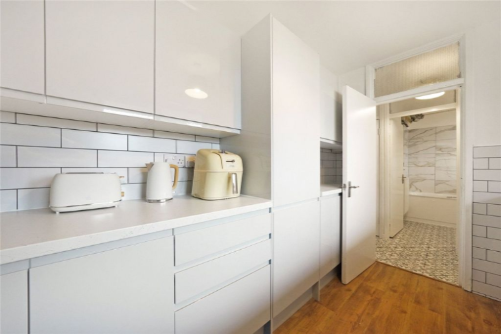 Flat in London, United Kingdom, 49 m² - picture 13